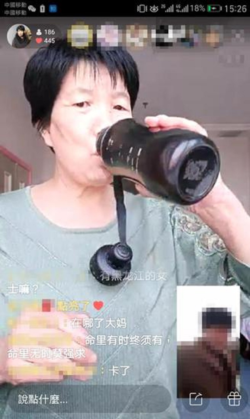 Cụ bà Trung Quốc nổi tiếng nhờ mai mối thành công cho hàng trăm cặp đôi trên mạng Cụ bà Trung Quốc nổi tiếng nhờ mai mối thành công cho hàng trăm cặp đôi trên mạng