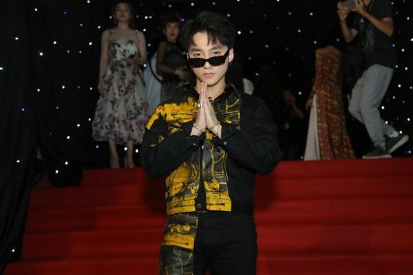 son tung mtp xuat hien cuc ngau tren tham do vifw 2018 a0e14d1c