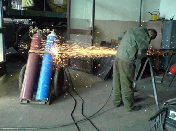 funny photos men safety fails 9 605