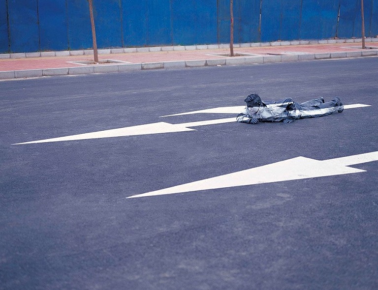 Bạn có thể tìm ra 'nghệ sĩ tàng hình' Liu Bolin trong những bức hình này? Bạn có thể tìm ra 'nghệ sĩ tàng hình' Liu Bolin trong những bức hình này?