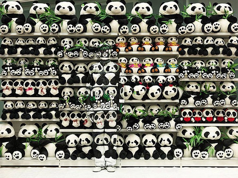 Bạn có thể tìm ra 'nghệ sĩ tàng hình' Liu Bolin trong những bức hình này? Bạn có thể tìm ra 'nghệ sĩ tàng hình' Liu Bolin trong những bức hình này?
