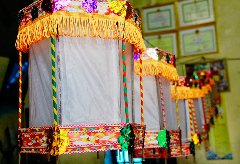 Trung thu tuổi thơ ai mà chẳng có một chiếc lồng đèn... Trung thu tuổi thơ ai mà chẳng có một chiếc lồng đèn...