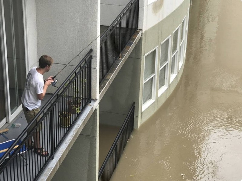 Dân Mỹ vượt qua siêu bão Harvey như thế nào? Dân Mỹ vượt qua siêu bão Harvey như thế nào?