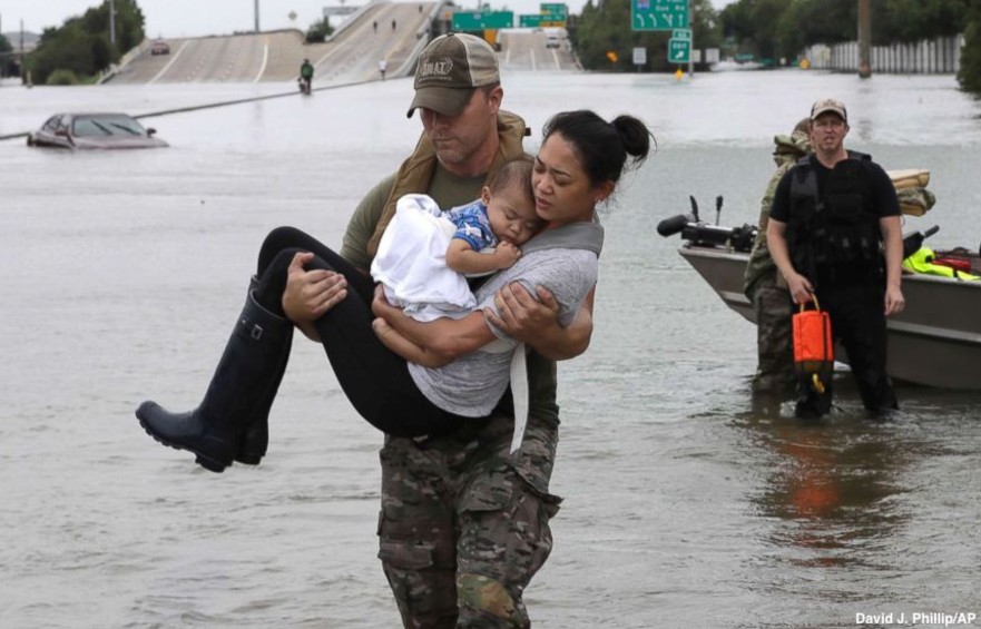 Dân Mỹ vượt qua siêu bão Harvey như thế nào? Dân Mỹ vượt qua siêu bão Harvey như thế nào?