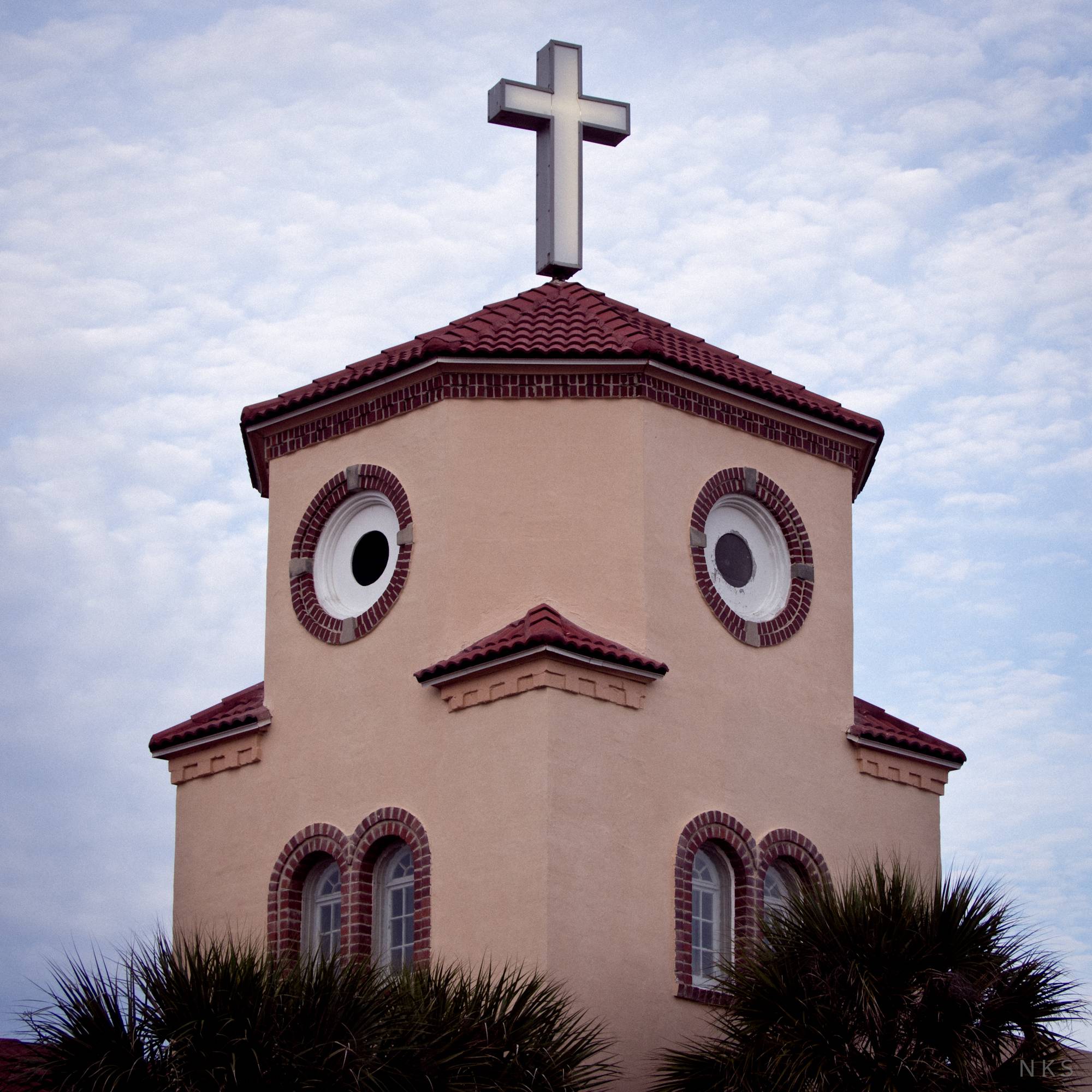 Nhìn thấy những gương mặt lấp ló, có thể bạn đang mắc hội chứng Pareidolia Nhìn thấy những gương mặt lấp ló, có thể bạn đang mắc hội chứng Pareidolia