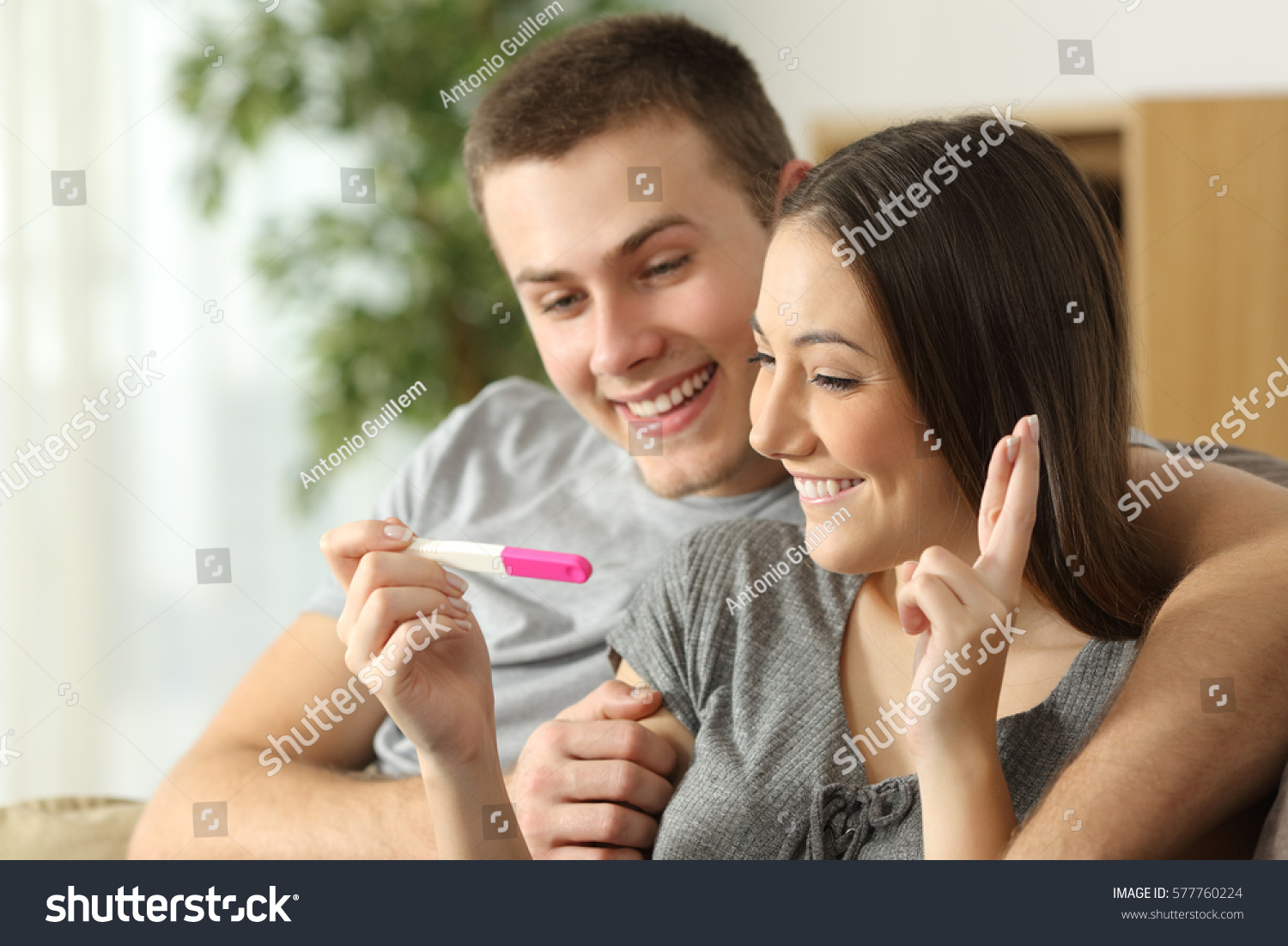Bức ảnh chế 'đứng bên em này mà nhòm em nọ' có cả một câu chuyện đằng sau nó Bức ảnh chế 'đứng bên em này mà nhòm em nọ' có cả một câu chuyện đằng sau nó