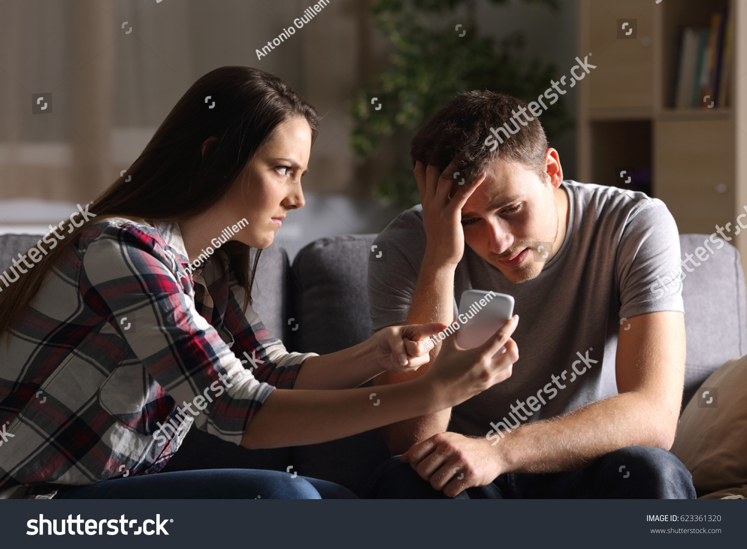 Bức ảnh chế 'đứng bên em này mà nhòm em nọ' có cả một câu chuyện đằng sau nó Bức ảnh chế 'đứng bên em này mà nhòm em nọ' có cả một câu chuyện đằng sau nó