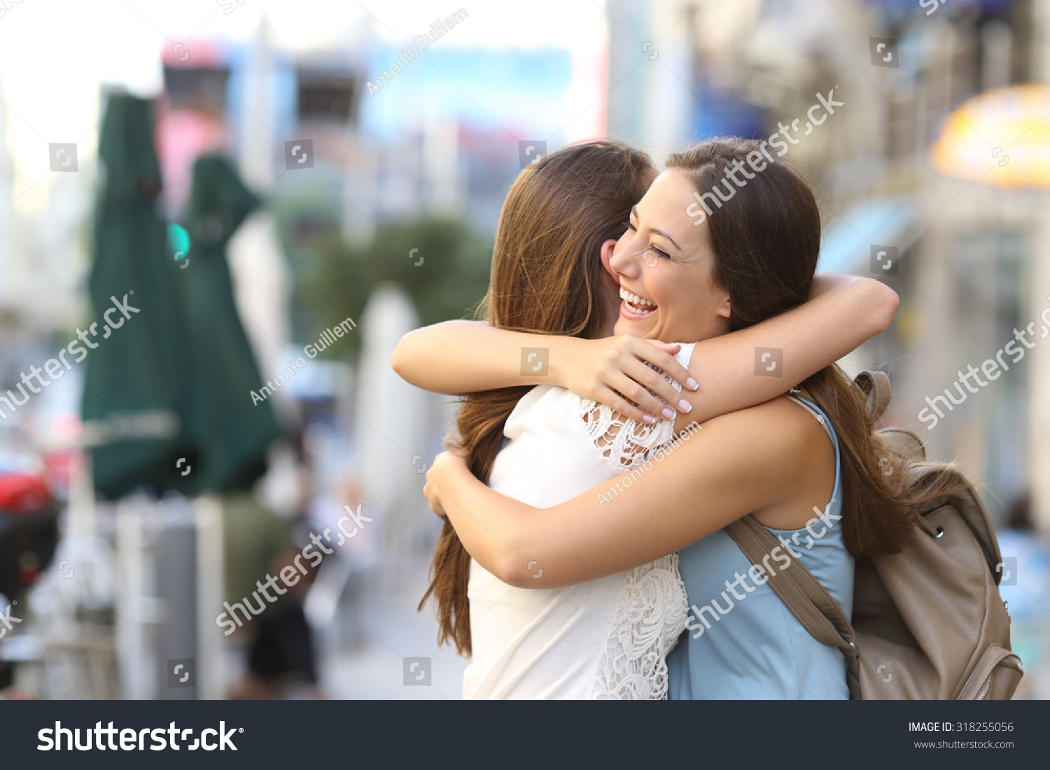 Bức ảnh chế 'đứng bên em này mà nhòm em nọ' có cả một câu chuyện đằng sau nó Bức ảnh chế 'đứng bên em này mà nhòm em nọ' có cả một câu chuyện đằng sau nó