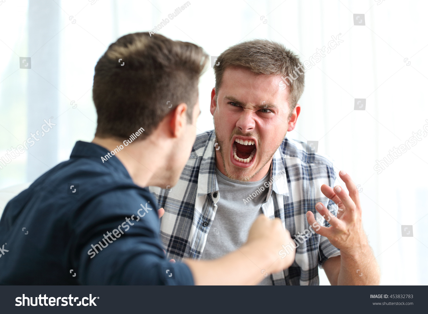 Bức ảnh chế 'đứng bên em này mà nhòm em nọ' có cả một câu chuyện đằng sau nó Bức ảnh chế 'đứng bên em này mà nhòm em nọ' có cả một câu chuyện đằng sau nó
