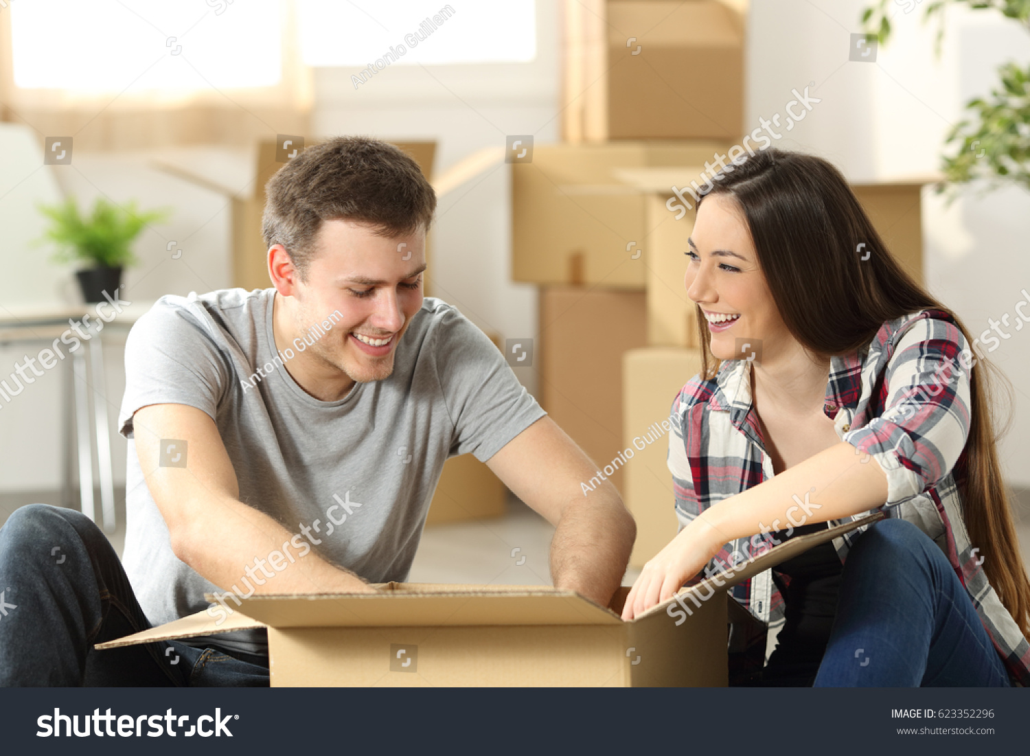 Bức ảnh chế 'đứng bên em này mà nhòm em nọ' có cả một câu chuyện đằng sau nó Bức ảnh chế 'đứng bên em này mà nhòm em nọ' có cả một câu chuyện đằng sau nó