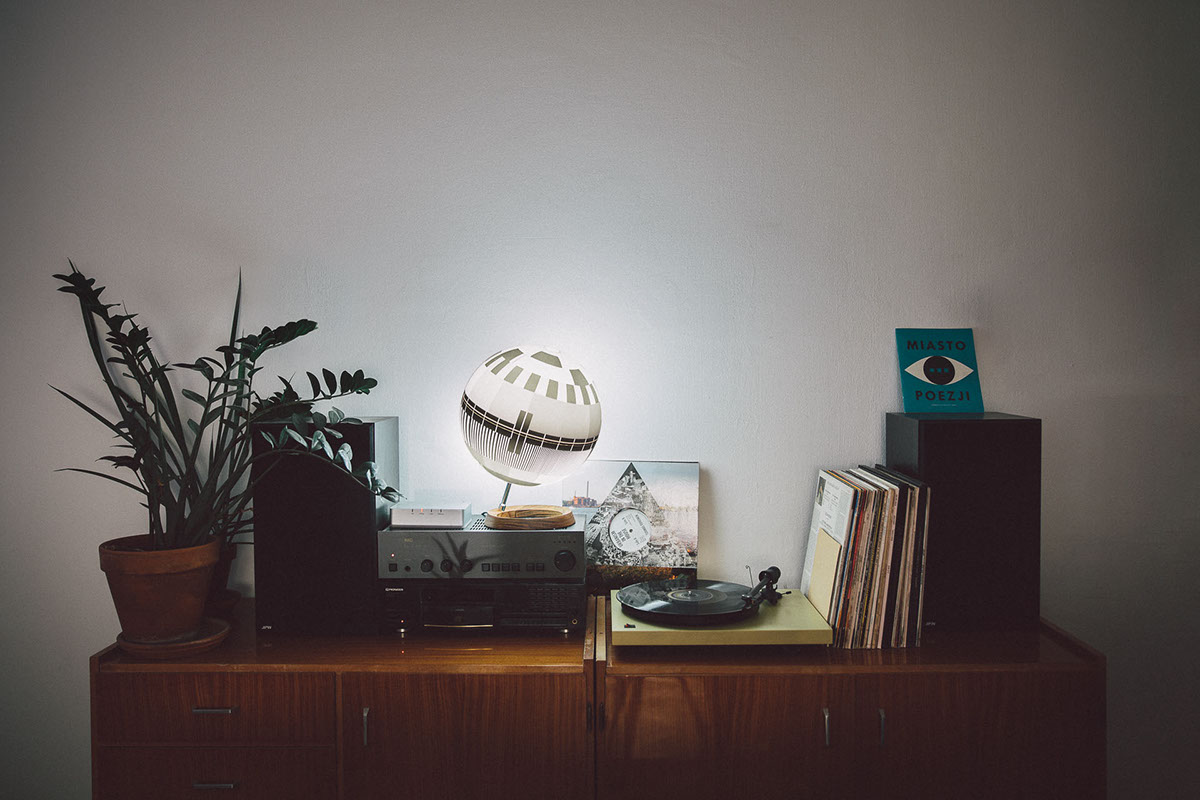 Mono Lamp - Chiếc đèn 'mất sóng' gợi nhắc tuổi thơ Mono Lamp - Chiếc đèn 'mất sóng' gợi nhắc tuổi thơ