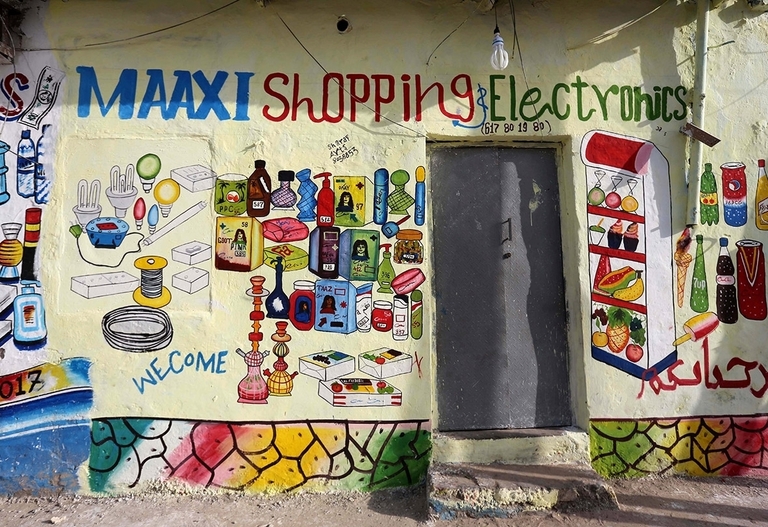 Biển quảng cáo kiểu graffiti tại Somali khiến dân vẽ biển 'lóa mắt' Biển quảng cáo kiểu graffiti tại Somali khiến dân vẽ biển 'lóa mắt'