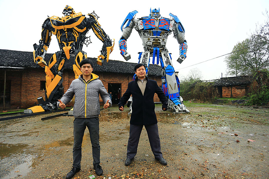 Nông dân Trung Quốc tự chế Transformers từ... phế liệu Nông dân Trung Quốc tự chế Transformers từ... phế liệu