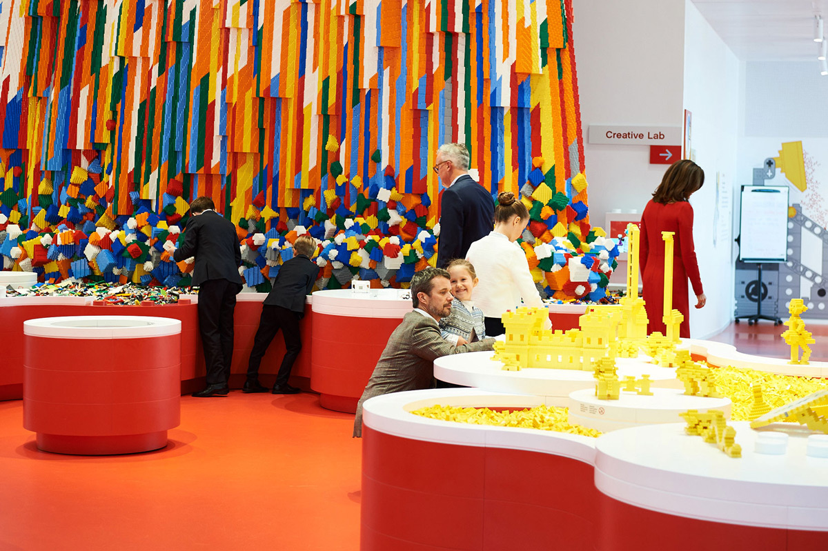Đắm chìm trong muôn màu mảnh ghép tại Ngôi nhà LEGO khổng lồ Đắm chìm trong muôn màu mảnh ghép tại Ngôi nhà LEGO khổng lồ