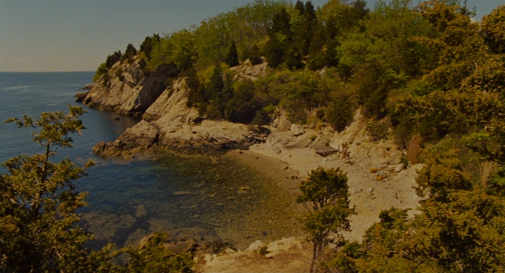Moonrise Kingdom - Vương quốc trăng lên của hai đứa trẻ trốn nhà Moonrise Kingdom - Vương quốc trăng lên của hai đứa trẻ trốn nhà