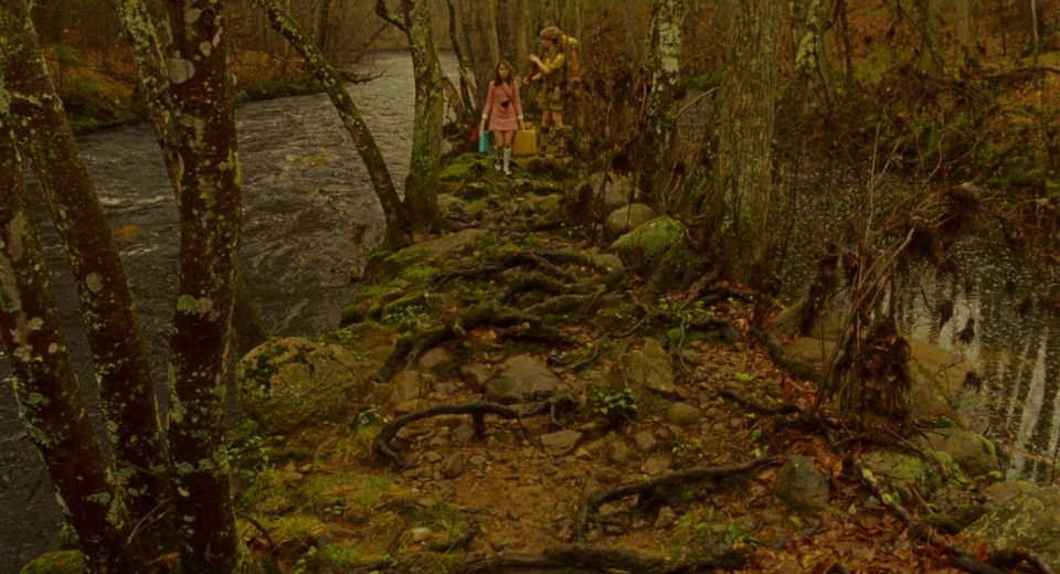 Moonrise Kingdom - Vương quốc trăng lên của hai đứa trẻ trốn nhà Moonrise Kingdom - Vương quốc trăng lên của hai đứa trẻ trốn nhà
