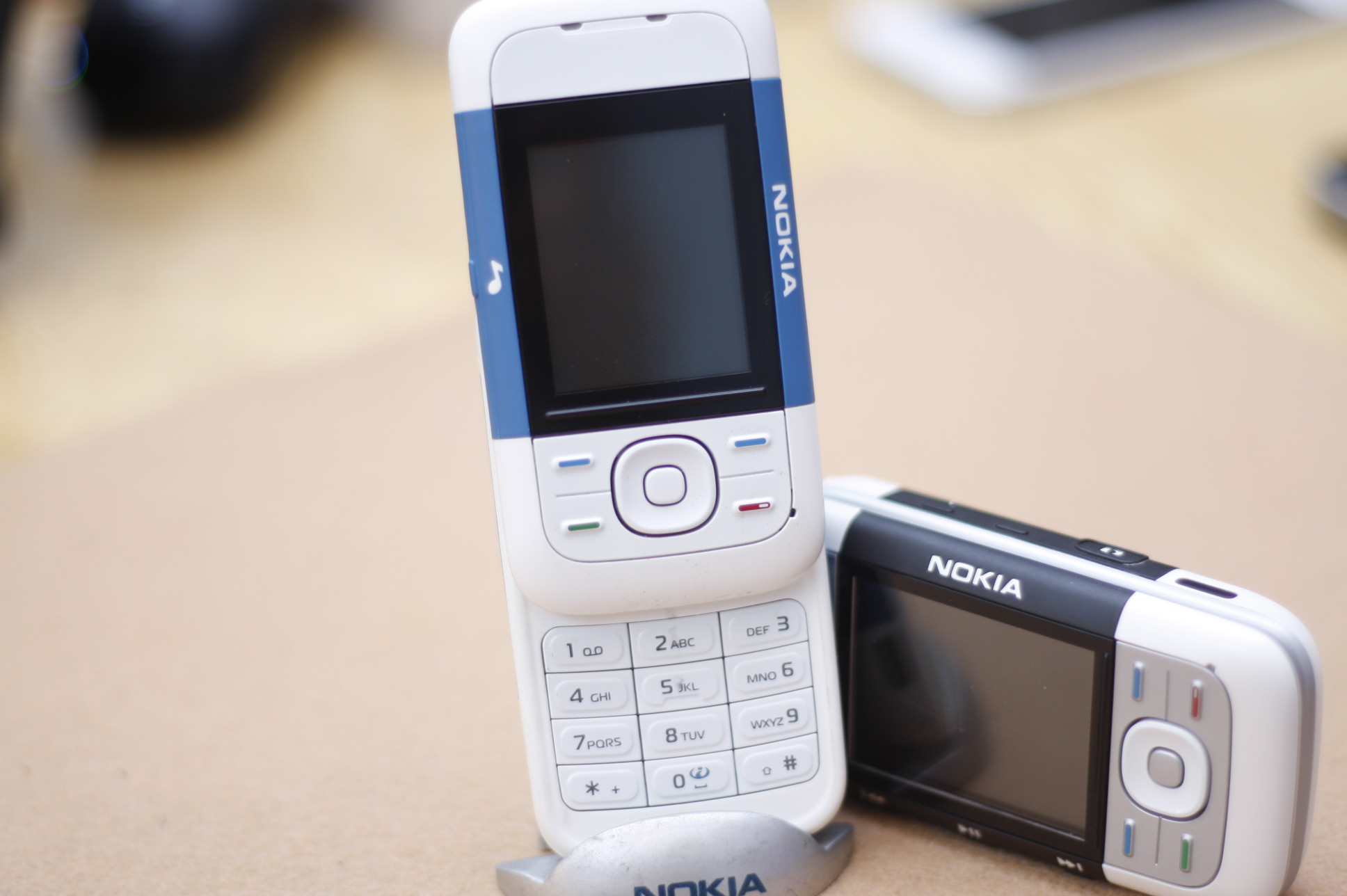 Tạm quên iPhone X, hãy nhớ về một tuổi thơ với 'cục gạch' Nokia Tạm quên iPhone X, hãy nhớ về một tuổi thơ với 'cục gạch' Nokia