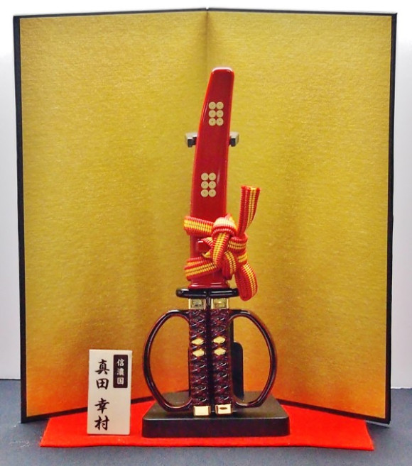 Những thanh Katana siêu ngầu chỉ để... cắt giấy Những thanh Katana siêu ngầu chỉ để... cắt giấy