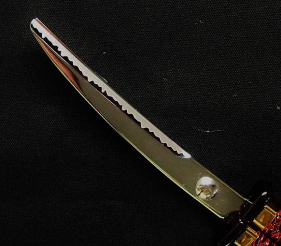 Những thanh Katana siêu ngầu chỉ để... cắt giấy Những thanh Katana siêu ngầu chỉ để... cắt giấy
