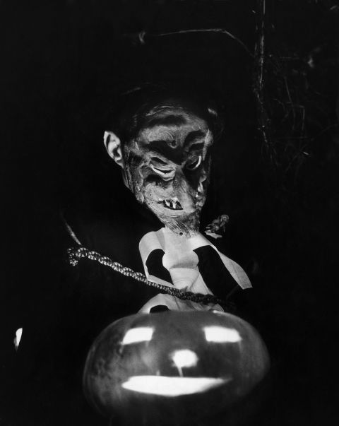 Lễ Halloween của thế kỷ trước đáng sợ hơn ngày nay như thế nào? Lễ Halloween của thế kỷ trước đáng sợ hơn ngày nay như thế nào?