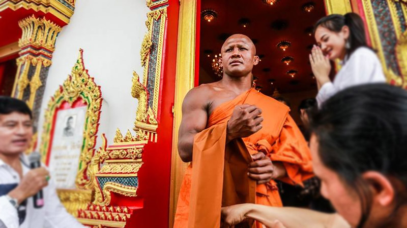 'Đường Tank' cuồn cuộn 6 múi là... võ sĩ Muay Thái xuất gia 'Đường Tank' cuồn cuộn 6 múi là... võ sĩ Muay Thái xuất gia