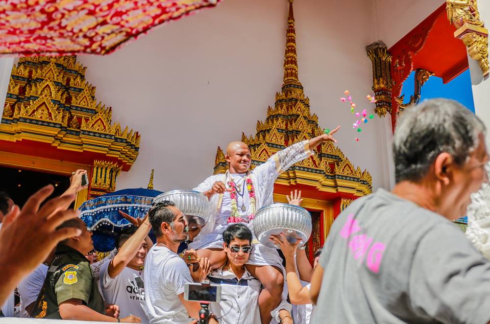 'Đường Tank' cuồn cuộn 6 múi là... võ sĩ Muay Thái xuất gia 'Đường Tank' cuồn cuộn 6 múi là... võ sĩ Muay Thái xuất gia