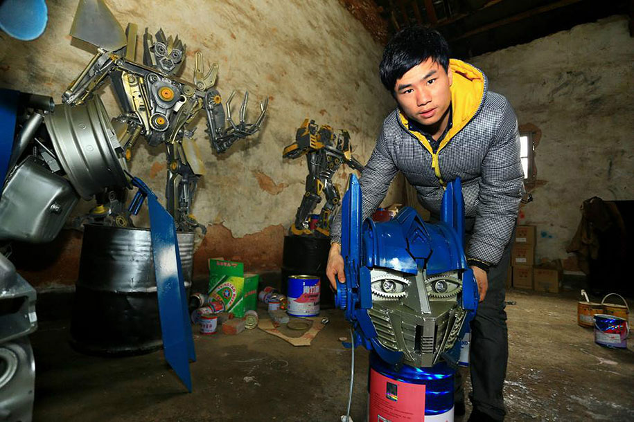 Nông dân Trung Quốc tự chế Transformers từ... phế liệu Nông dân Trung Quốc tự chế Transformers từ... phế liệu