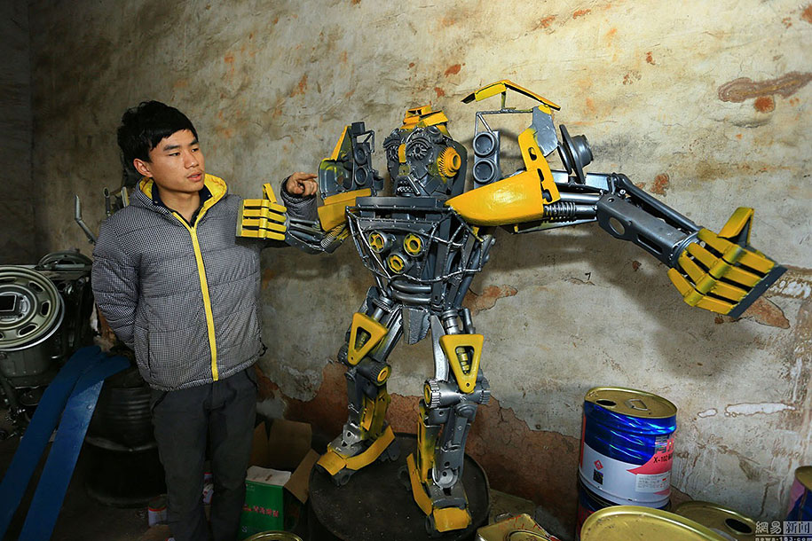 Nông dân Trung Quốc tự chế Transformers từ... phế liệu Nông dân Trung Quốc tự chế Transformers từ... phế liệu