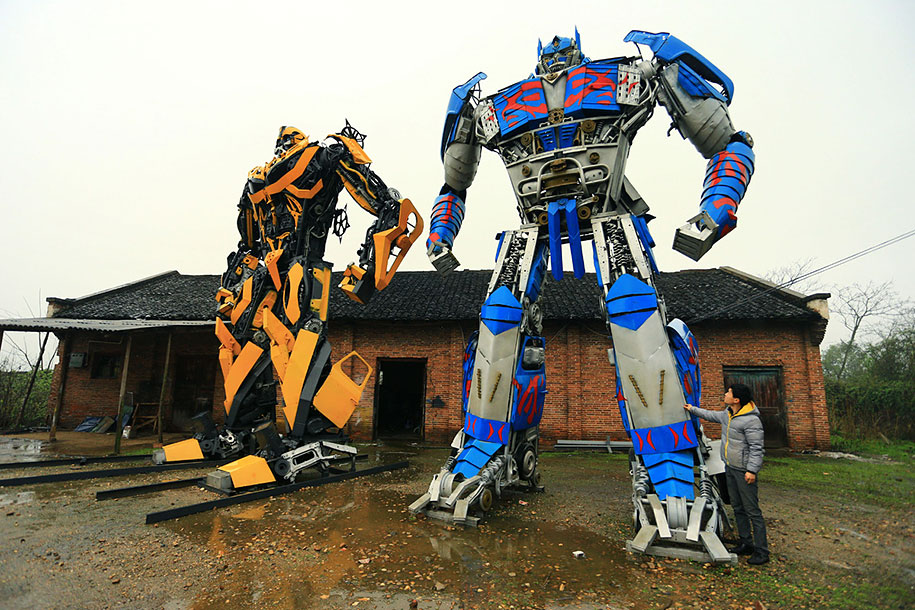 Nông dân Trung Quốc tự chế Transformers từ... phế liệu Nông dân Trung Quốc tự chế Transformers từ... phế liệu