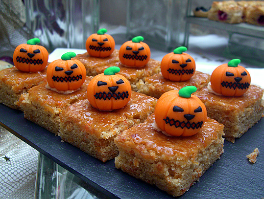 10+ kiểu bánh kẹo cho bữa tiệc Halloween không thể kinh dị hơn 10+ kiểu bánh kẹo cho bữa tiệc Halloween không thể kinh dị hơn