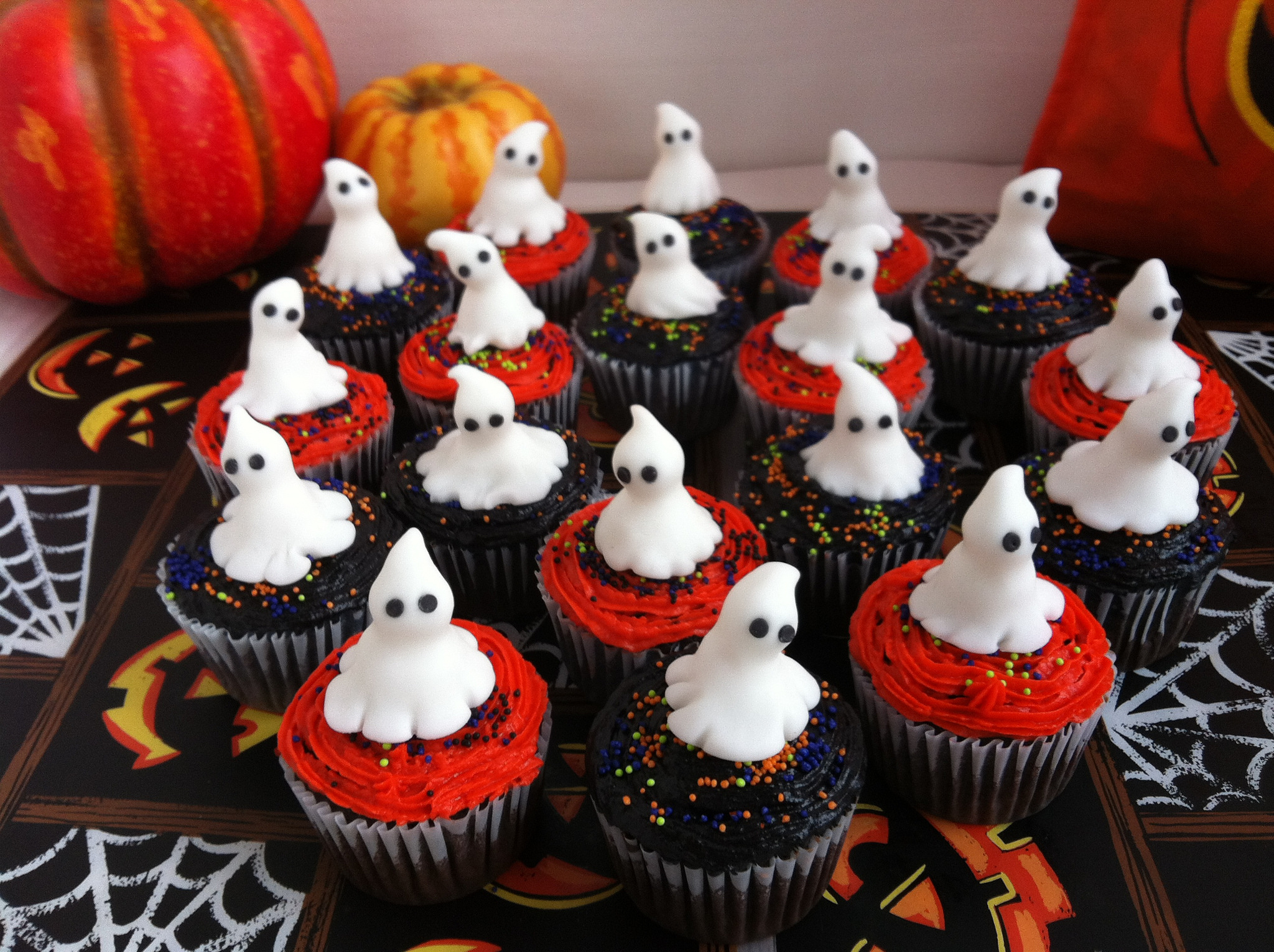 10+ kiểu bánh kẹo cho bữa tiệc Halloween không thể kinh dị hơn 10+ kiểu bánh kẹo cho bữa tiệc Halloween không thể kinh dị hơn