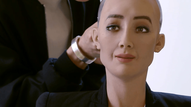 Gặp gỡ Sophia - Robot đầu tiên trên thế giới được cấp quyền công dân Gặp gỡ Sophia - Robot đầu tiên trên thế giới được cấp quyền công dân