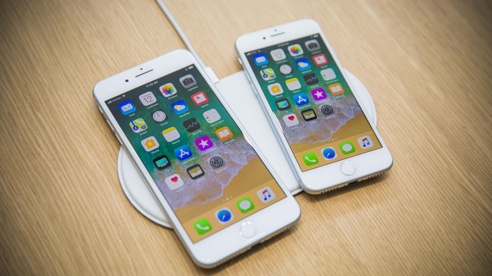iPhone X hay iPhone 8 mới là chiếc điện thoại đáng mua? iPhone X hay iPhone 8 mới là chiếc điện thoại đáng mua?