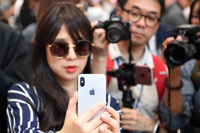Nghĩ kỹ trước khi mua: Những bất tiện iPhone X đem lại cho người Việt Nam Nghĩ kỹ trước khi mua: Những bất tiện iPhone X đem lại cho người Việt Nam