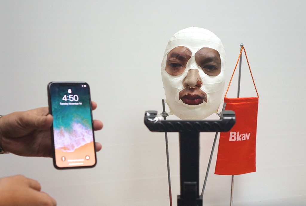 Bkav qua mặt Face ID: Báo ngoại tung hô, trong nước chỉ trích Bkav qua mặt Face ID: Báo ngoại tung hô, trong nước chỉ trích