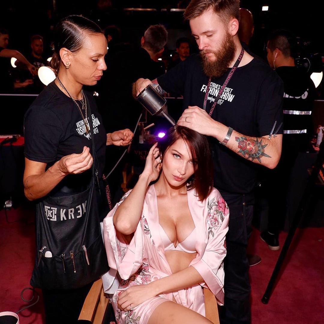 Ngắm những 'kiệt tác tạo hoá' trong hậu trường show nội y Victoria's Secret 2017 Ngắm những 'kiệt tác tạo hoá' trong hậu trường show nội y Victoria's Secret 2017