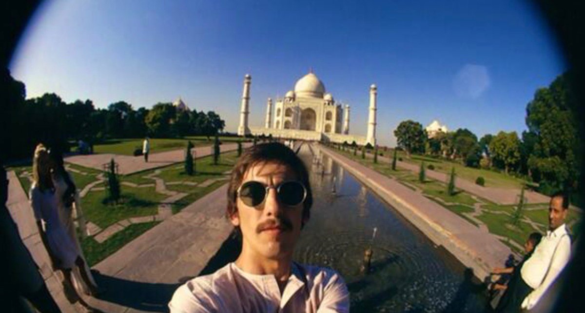 Selfie (chụp ảnh tự sướng): Lịch sử gần 200 năm và các gương mặt 'ông bà tổ' Selfie (chụp ảnh tự sướng): Lịch sử gần 200 năm và các gương mặt 'ông bà tổ'