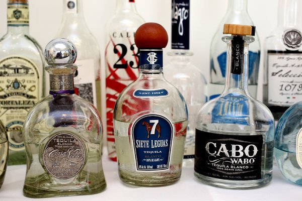 Làm quen thật kỹ, thật sâu với 'anh chàng' Tequila đến từ Mexico nhé! Làm quen thật kỹ, thật sâu với 'anh chàng' Tequila đến từ Mexico nhé!
