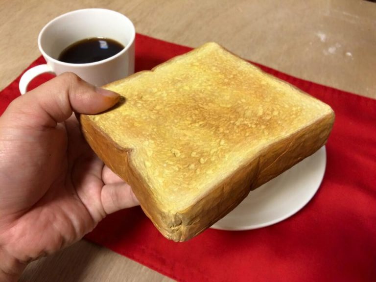 Thèm thèm lấy 'cá khô' ăn chơi, ai dè gãy răng bởi vì... Thèm thèm lấy 'cá khô' ăn chơi, ai dè gãy răng bởi vì...