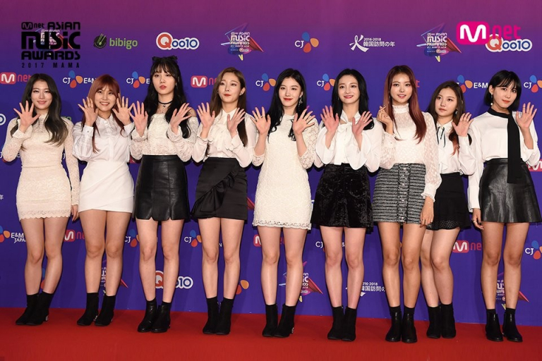 Sân khấu kết hợp ‘thảm hoạ’ giữa K-Pop và J-Pop Sân khấu kết hợp ‘thảm hoạ’ giữa K-Pop và J-Pop