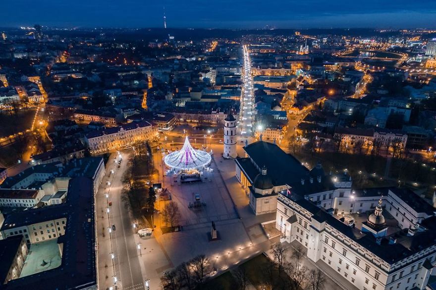 Thủ đô Lithuania lại làm thế giới trầm trồ trước 'kiệt tác Giáng sinh' hàng năm Thủ đô Lithuania lại làm thế giới trầm trồ trước 'kiệt tác Giáng sinh' hàng năm