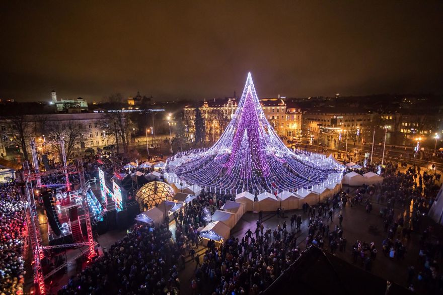 Thủ đô Lithuania lại làm thế giới trầm trồ trước 'kiệt tác Giáng sinh' hàng năm Thủ đô Lithuania lại làm thế giới trầm trồ trước 'kiệt tác Giáng sinh' hàng năm