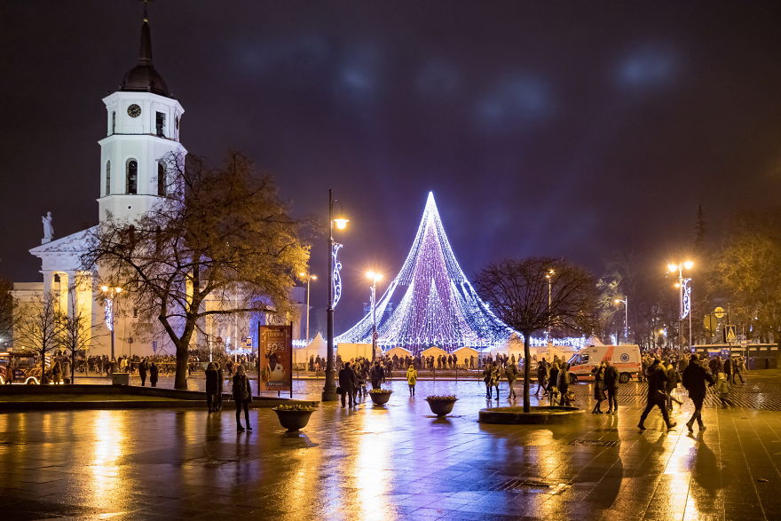 Thủ đô Lithuania lại làm thế giới trầm trồ trước 'kiệt tác Giáng sinh' hàng năm Thủ đô Lithuania lại làm thế giới trầm trồ trước 'kiệt tác Giáng sinh' hàng năm