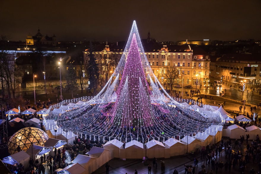 Thủ đô Lithuania lại làm thế giới trầm trồ trước 'kiệt tác Giáng sinh' hàng năm Thủ đô Lithuania lại làm thế giới trầm trồ trước 'kiệt tác Giáng sinh' hàng năm