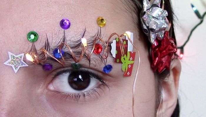 Chân mày cây thông - Trào lưu trang điểm Noel mới nhất của các nàng phương Tây Chân mày cây thông - Trào lưu trang điểm Noel mới nhất của các nàng phương Tây
