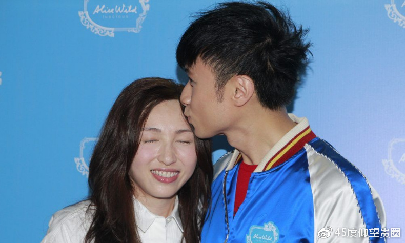 7 đôi uyên ương mặn nồng chứng minh tình yêu trong showbiz là có thật 7 đôi uyên ương mặn nồng chứng minh tình yêu trong showbiz là có thật
