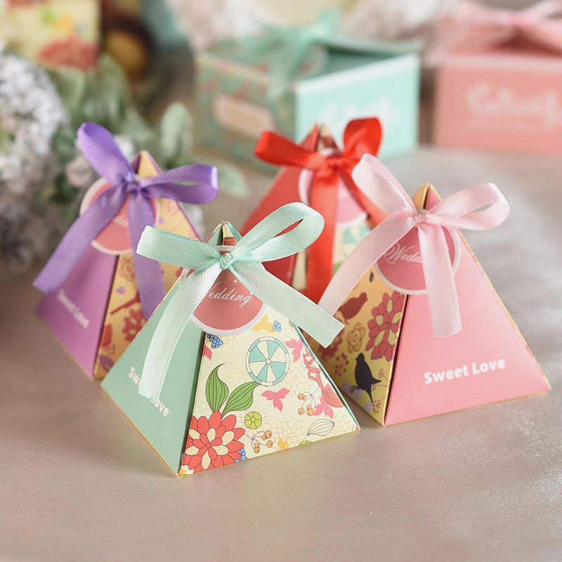 Cần gì ra tiệm nhờ gói quà Giáng sinh, bạn cũng có thể gói đẹp theo 12 ý tưởng dưới đây Cần gì ra tiệm nhờ gói quà Giáng sinh, bạn cũng có thể gói đẹp theo 12 ý tưởng dưới đây