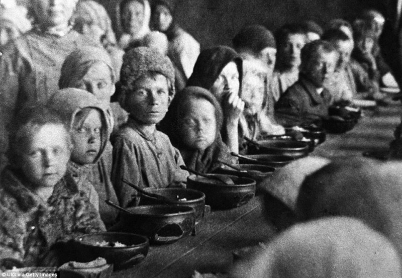 Nạn đói Nga 1920: Khi phần người bị lấn át bởi bản năng sinh tồn Nạn đói Nga 1920: Khi phần người bị lấn át bởi bản năng sinh tồn