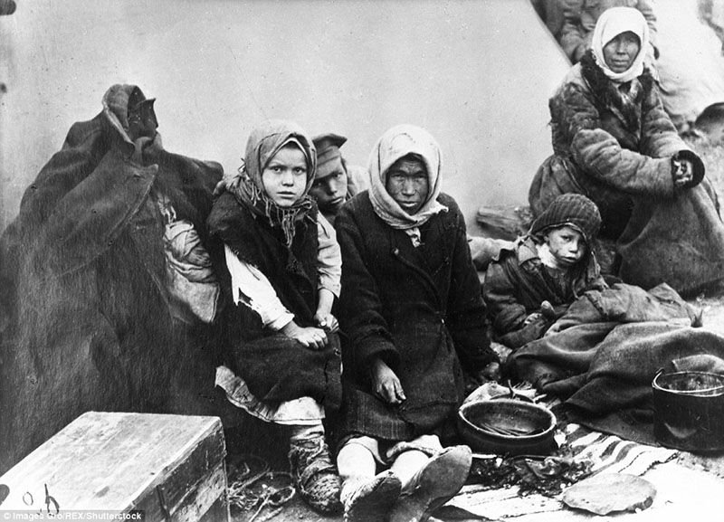 Nạn đói Nga 1920: Khi phần người bị lấn át bởi bản năng sinh tồn Nạn đói Nga 1920: Khi phần người bị lấn át bởi bản năng sinh tồn