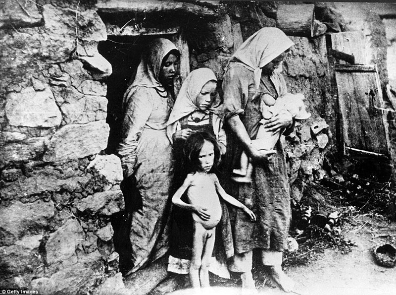 Nạn đói Nga 1920: Khi phần người bị lấn át bởi bản năng sinh tồn Nạn đói Nga 1920: Khi phần người bị lấn át bởi bản năng sinh tồn